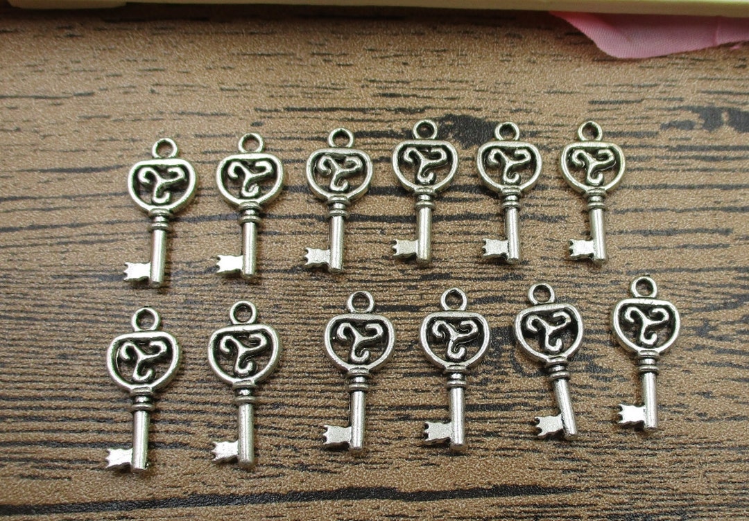 Lot De 50 Brevets Anciens Ton Argent - Outils 3D - Mixte 10 Sortes - Marteau, Clé