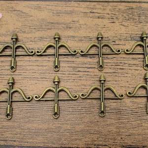 20 Bogen und Pfeil Charms, antike Bronze Ton-RS236