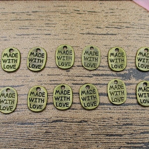 ¡VENTA BULK! 200 hecho con encantos de amor, tono de bronce antiguo, etiqueta con letras-RS175