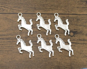 馬とペンダント 6 馬チャームペンダント アンティークシルバートーン A596 - Etsy 日本