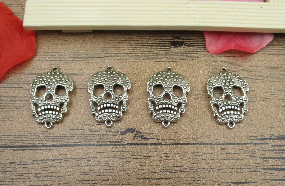 アクセサリー Gold&Silver Skull With Triangle WireRing Harley-Davidson® 1.5 inch. Handlebar Skull Metal Pin, Silver