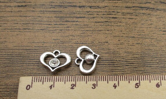SC4201 20 Heart Charms Antique Silver Tone