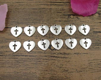 20 encantos del corazón con cruz media, plata antigua tono-RS731