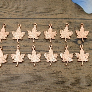 12 Ahornblatt Charms, Rosegold Farbe-RS970