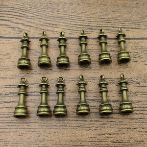 12 Chess Charms-Queen,Antique BronzeTone 3D Charms-RS431