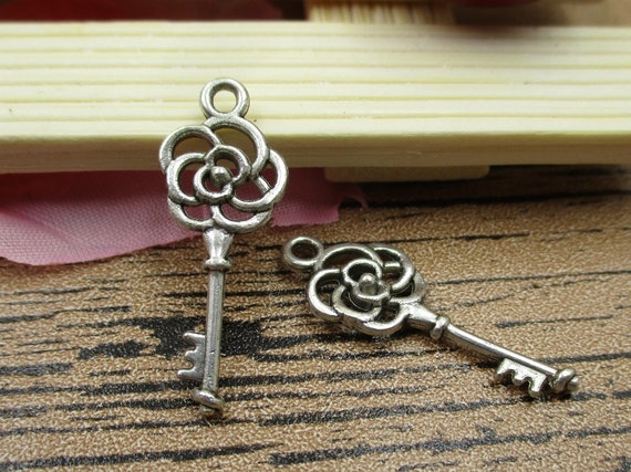 30 Key Charms,flower Key, Antique Silver Tone，double Sided-rs059