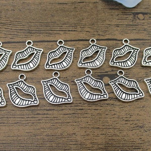 12 Sexy Lips Charms ,Antique Silver Tone,Double Sided -RS194