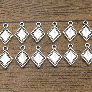 12 Diamant Schürhaken Charms, antiksilberfarben,doppelseitig-RS161