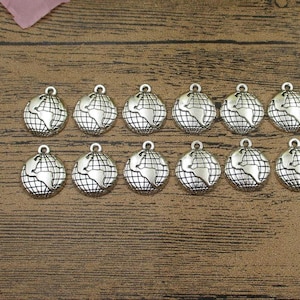 VENTE EN GROS ! 50 breloques globe, ton argent vieilli-RS673
