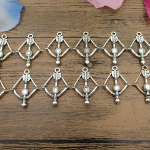 12 Bogen und Pfeil-Charme, Antik Silber-Ton-RS377