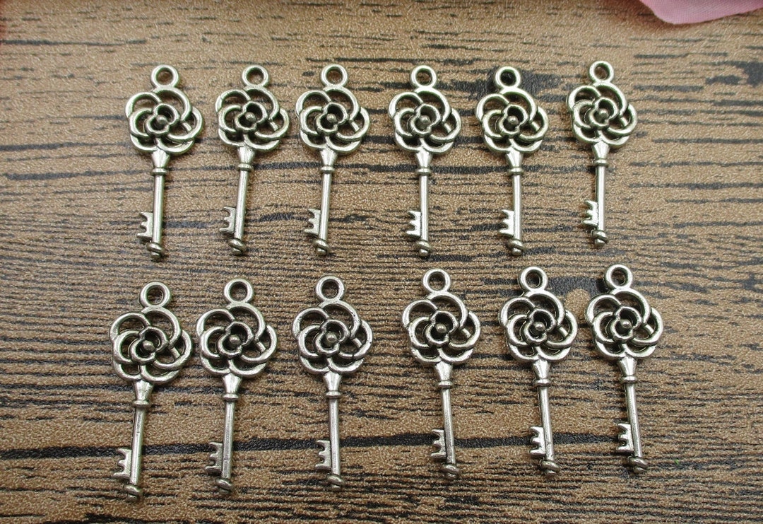 30 Key Charms,flower Key, Antique Silver Tone，double Sided-rs059