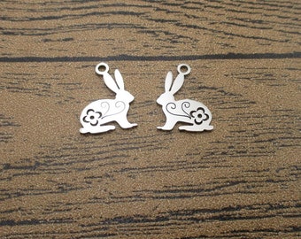 2 dijes de conejo de acero inoxidable con grabado floral, 16 x 13 mm