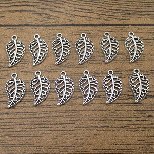 30 Blatt Charms, Antique Silver Tone, doppelseitig-RS906