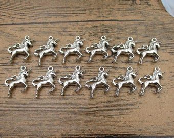 スターリングシルバー片面跳ねるユニコーンチャーム、馬ジュエリー