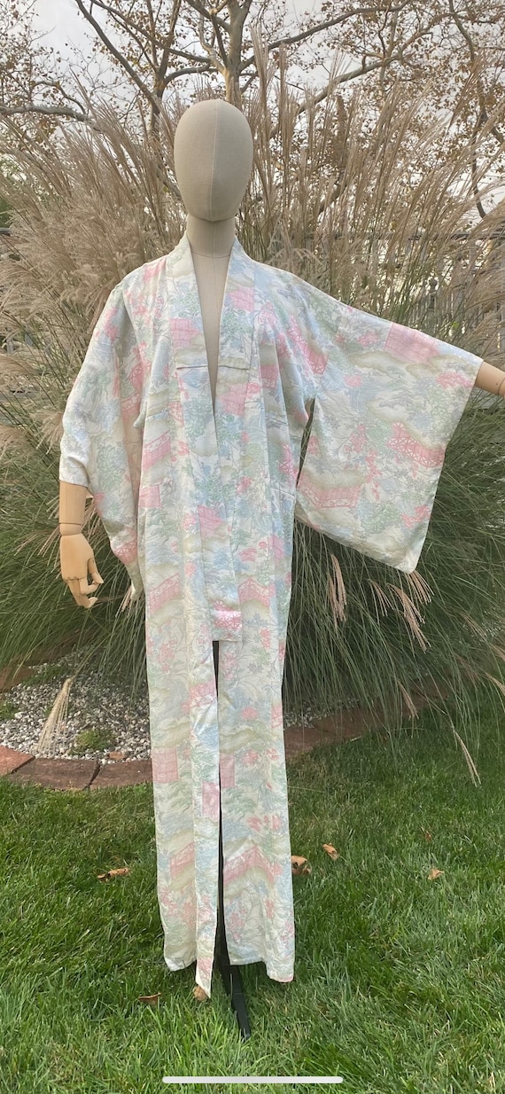 Off white vintage silk kimono with traditional lan