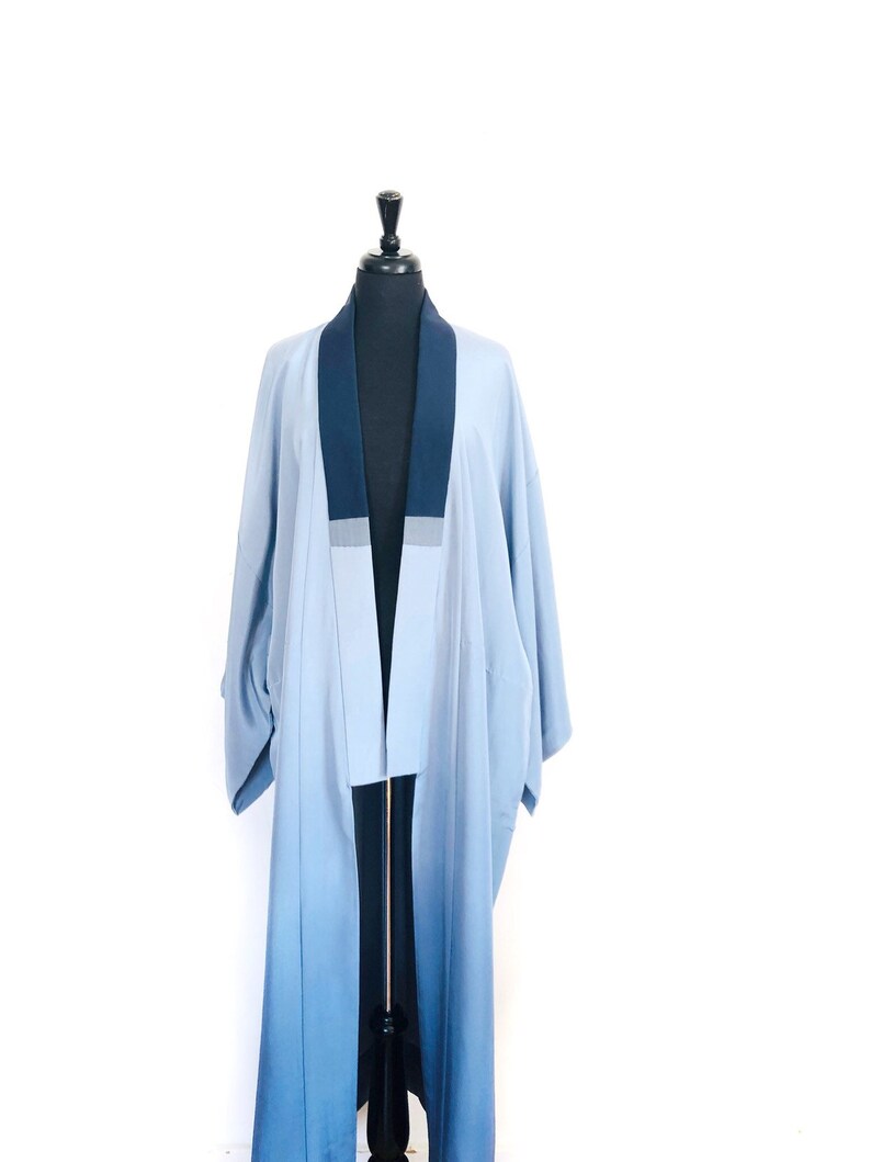 Blue 100 /% silk vintage kimono