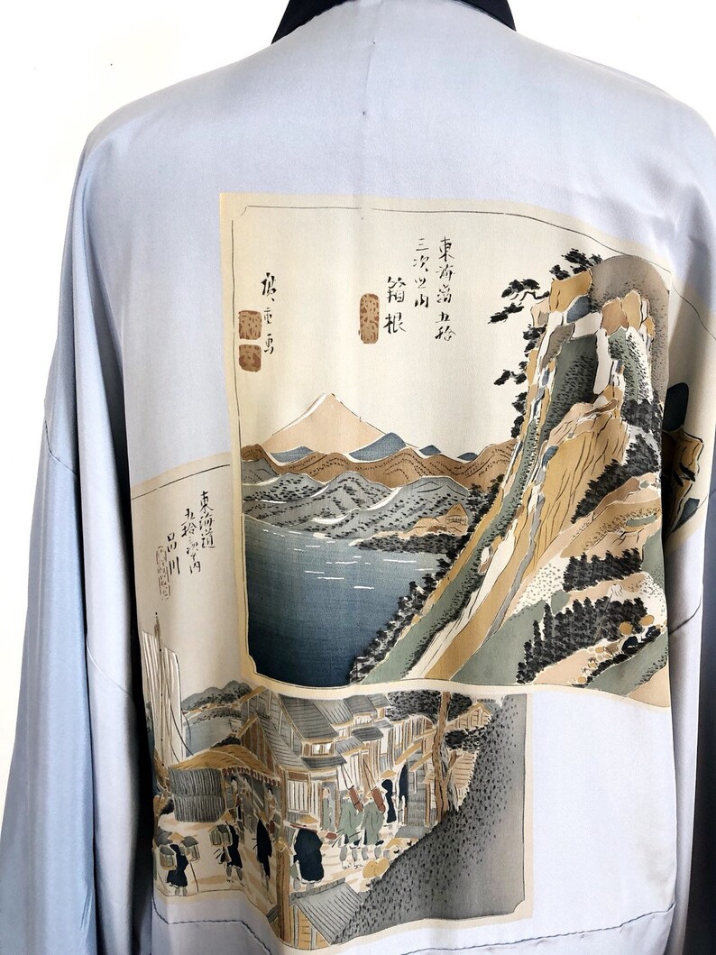 Blue 100 /% silk vintage kimono