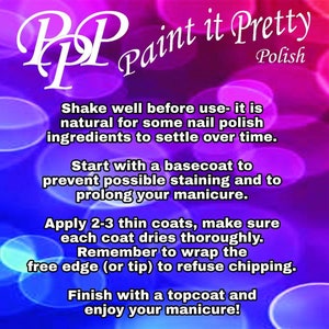 以下が含まれることがあります： 「Paint it Pretty Polish」というテキストと、マニキュアの使い方の説明が書かれたカラフルな画像です。テキストには、使用する前にボトルをよく振ること、ベースコートから始めること、2〜3回薄く塗ること、トップコートで仕上げることが書かれています。