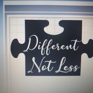 Könnte beinhalten: Schwarzes Puzzle-Teil mit weißem Text, der "Anders, nicht weniger" lautet.