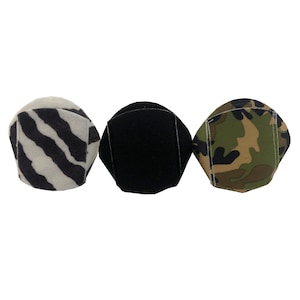 Puede incluir: Tres parches para los ojos en diferentes patrones: estampado de cebra, negro y camuflaje.