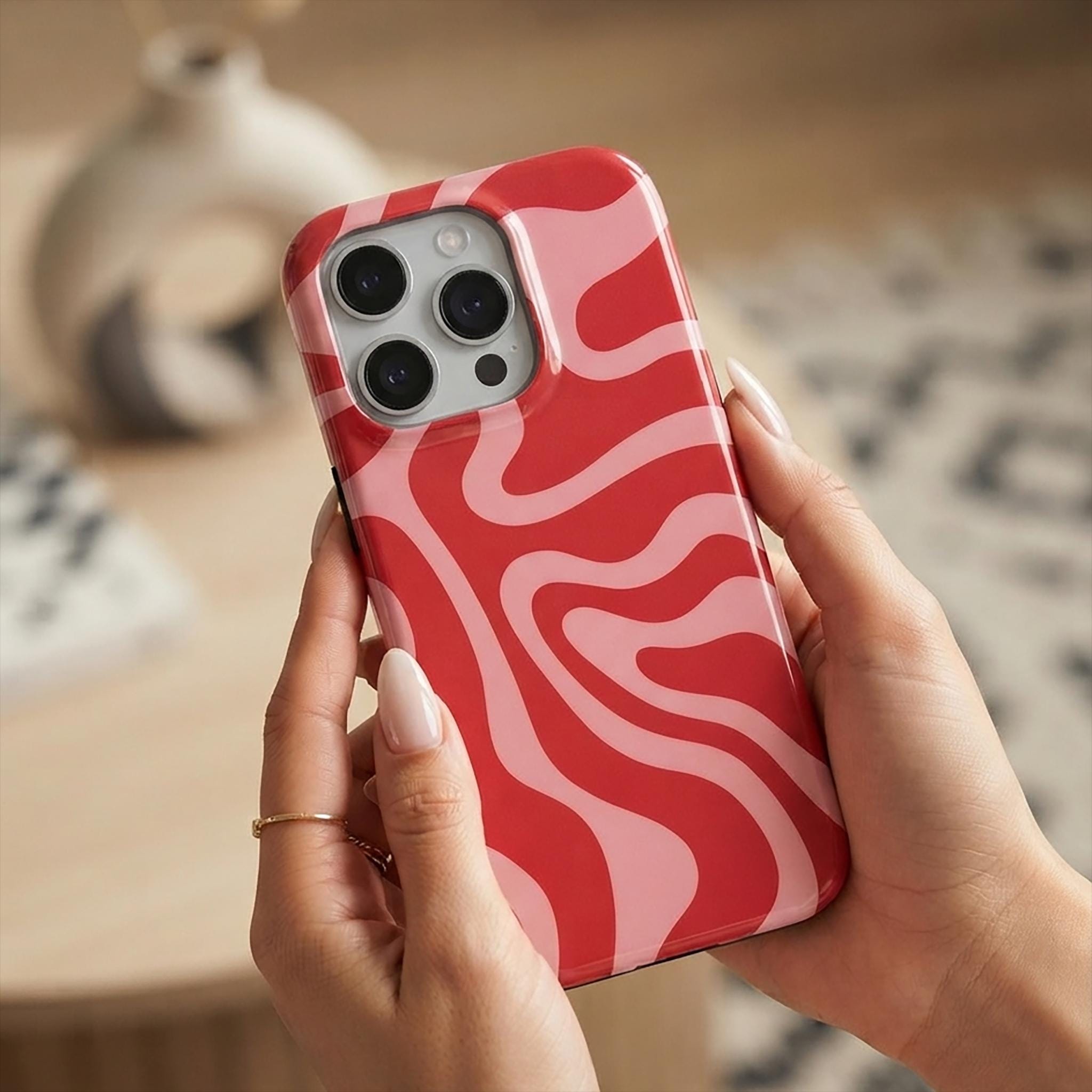 CASECESS 波模様 iPhoneケース レッドピンクの渦巻き模様のiPhoneケース | 抽象的な波模様のタフな