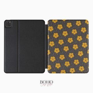 Funda tipo folio para iPad con flores amarillas: funda de piel vegana para tableta