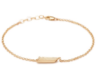 Bracciale di pasta penne placcato oro, gioiello ideale per gli amanti del cibo.