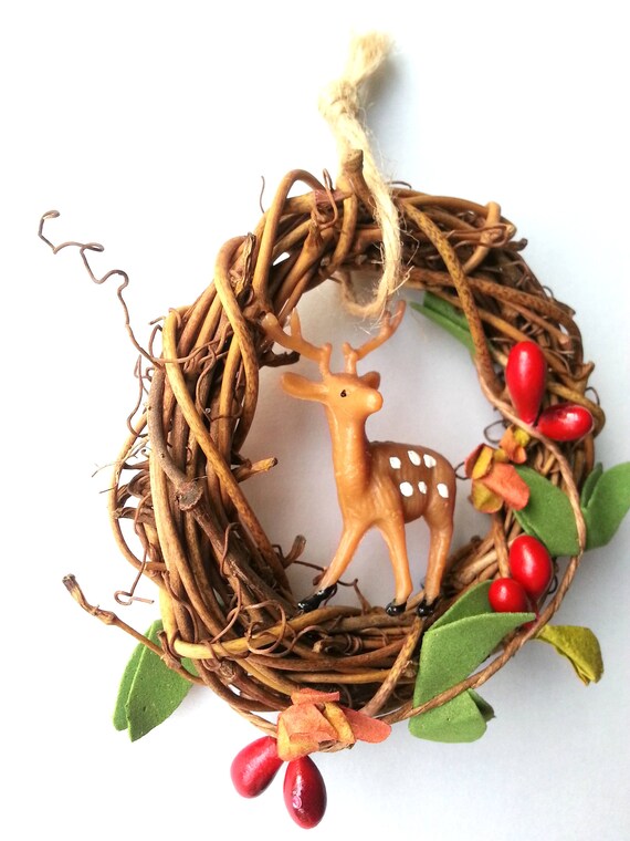 Mini Deer dollhouse wreath decoration 