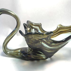 Vintage jaren 60, grote handgeblazen murano-stijl groene en zwarte wervelingskunst gezwenkte glazen zwaan