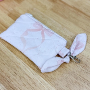 Rosa Schleifen Schlüsselbund Brieftasche, Mini Geldbörse mit Clip, Kokette Bögen, gesteppte Reißverschlusstasche, flache Reißverschlusstasche, kleine Kartenhalter Brieftasche