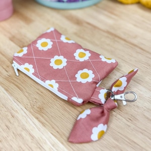 Daisy Schlüsselbund Brieftasche, gelbe Gänseblümchen, gesteppte Reißverschlusstasche, flache Reißverschlusstasche, kleine Kartenhalter-Mappe, Kosmetik-Reise-Beutel