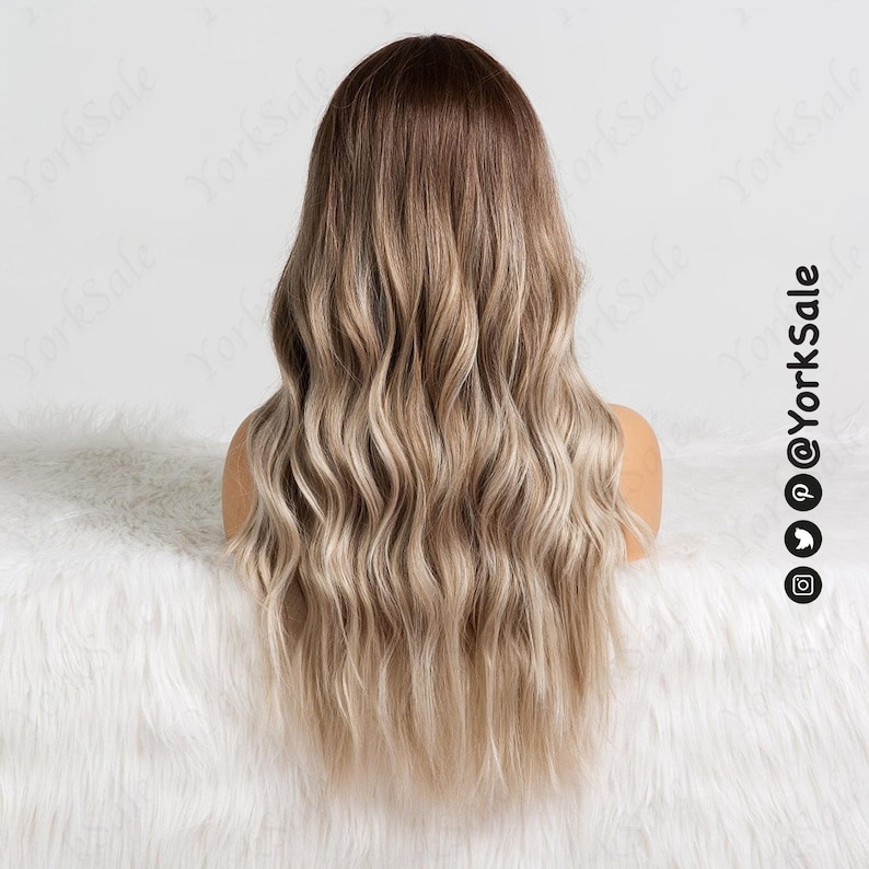 Perruque synthétique Dark Rooted Ash Blonde Ombre Water Wave pour femme noir et blanc Cheveux daspect naturel, résistant à la chaleur à longues couches Racine sombre image 2