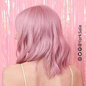 Rosa Bob Cut Kurze Synthetische Perücke Natural Looking Hair No Lace Kurze Perücke mit Armreifen Wasser wellige Hitzebeständig Bild 4