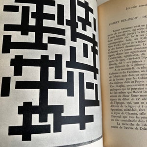 Pode incluir: Design geom&eacute;trico abstrato em preto e branco com linhas e quadrados que se cruzam. O design &eacute; intitulado "Composi&ccedil;&atilde;o, 1910" de Theo van Doesburg.