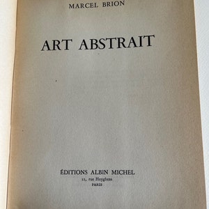 Pode incluir: Um livro intitulado "Art Abstrait" de Marcel Brion, publicado por Editions Albin Michel, 22, rue Huyghens, Paris.