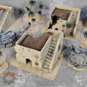 Può includere: Miniature di edifici e terreni desertici per giochi da tavolo. Il set include diversi edifici beige con scale e muri danneggiati, insieme a palme e terreno roccioso. Ideale per creare un campo di battaglia desertico.