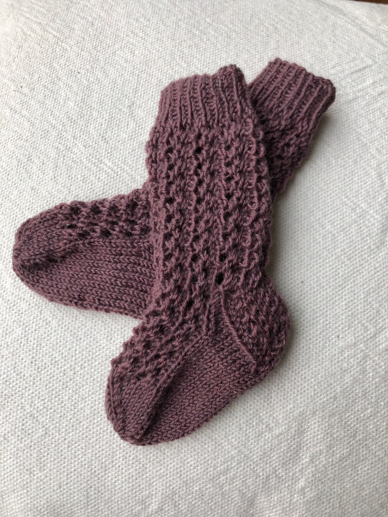 Hand-knitted baby knee socks / knee socks / knitted socks in mauve color image 4