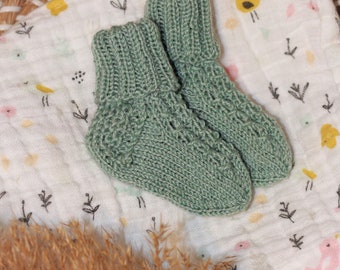 Babysocken / Babysöckchen Stricksocken helles salbei