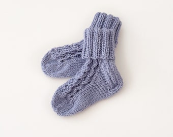 Handgestrickte Babysocken / Babysöckchen / Babystrümpfe / Stricksocken verschiedene Größen Farbe Lavendel