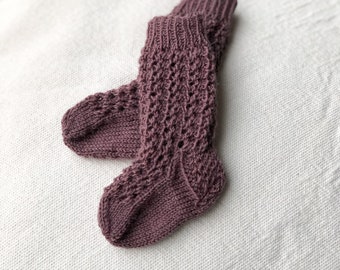 Babykniestrümpfe handgestrickt / Kniestrümpfe / Stricksocken in Farbe mauve