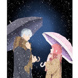 Può includere: Illustrazione di due figure sotto ombrelli in una scena nevosa. Una figura indossa un cappotto scuro e una sciarpa, tenendo un ombrello nero. L'altra figura indossa un cappotto beige e un ombrello rosa. Fiocchi di neve cadono su uno sfondo blu scuro.