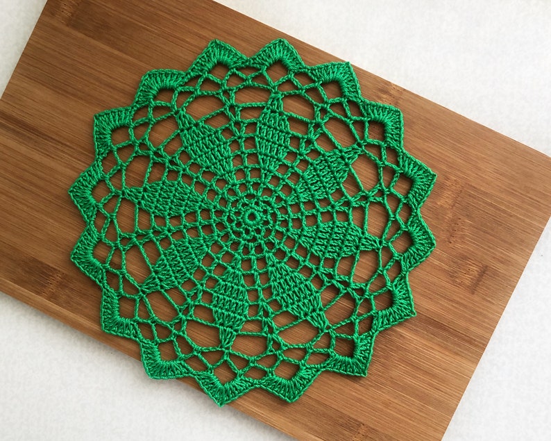 Spring green table d\u00e9cor Easter table accent Lace crochet small doily