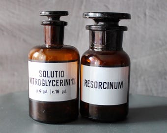 Vintage apoteksflaskor Bärnstensfärgade medicinburkar med etiketter Steampunk-present Antika apoteksflaskor i viktoriansk stil