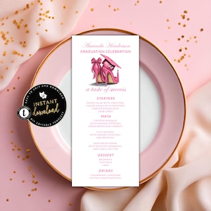Różowe, szykowne menu na zakończenie szkoły | Dekoracja na imprezę dla absolwentów Cap & Heels | Wydrukowana karta menu na zakończenie szkoły | Elegancki szablon ukończenia szkoły