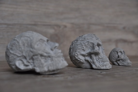 Beton Totenkopf 3er Set /   Concrete skull and crossbones set of 3