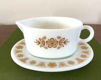 Pyrex gravy boat, butterfly gold Pyrex, vintage Pyrex, gravy boat, vintage milkglass, pyrex, butterfly gold pattern