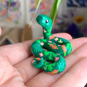 Lindo Pequeño Anillo De Champiñones De Serpiente Verde De Lindo Pequeño Anillo De Champiñones De Serpiente Verde De