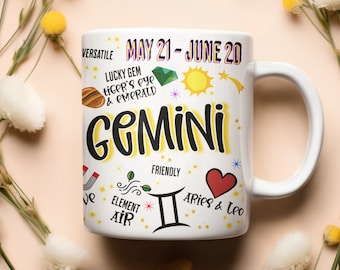 Peut inclure: Mug en céramique blanche avec le mot "GEMINI" dans une police fantaisiste, ainsi que des illustrations et du texte liés au zodiaque. La tasse comprend les dates "MAY 21 - JUNE 20", et les mots "VERSATILE" et "FRIENDLY".