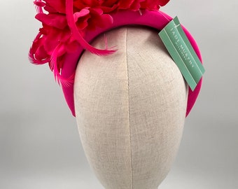 Blumenrosa Stirnband, Hochzeit, Hochzeitsgast, Rennen, Ascot, Blumenschleier-Fascinator Jademurphymillinery, Fuchsia-Stirnband, handgefertigt.