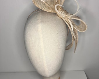 Goldschleifen-Fascinator, Hochzeitsgast, Hochzeit, Rennen, Ascot, Schleife, Renntage JadeMurphyMillinary, Trending